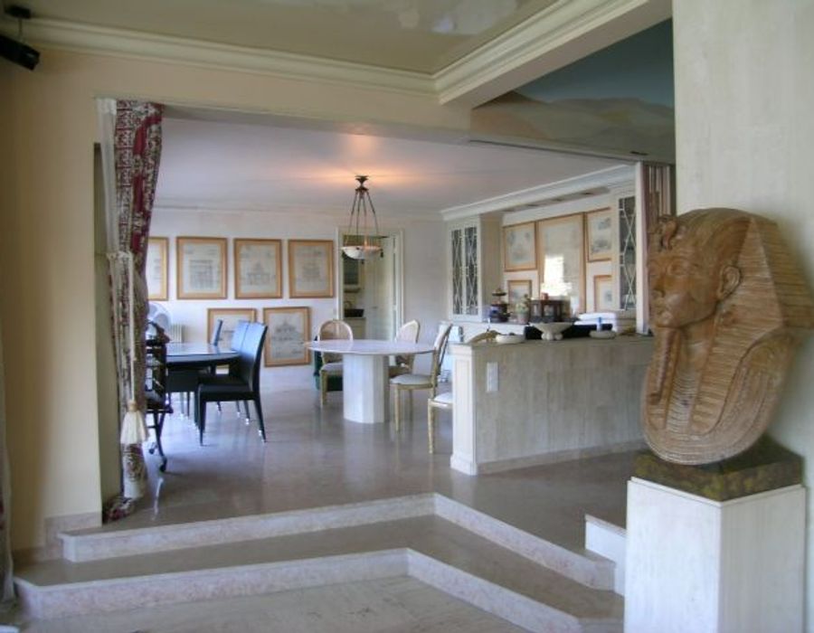 Provencal villa located on the waters edge of the Cap Ferrat. 1