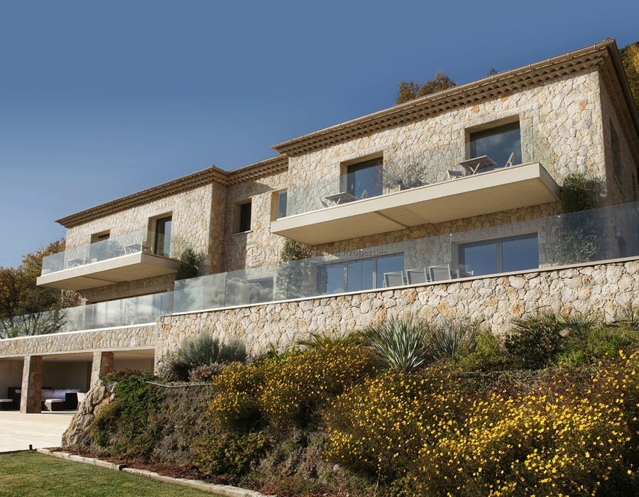 Contemporary Provencal villa with fabulous views in Tourrettes sur Loup 3