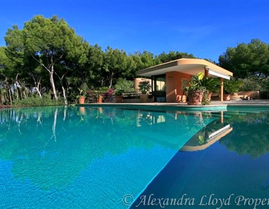 One of the largest properties on the Cap Ferrat 4