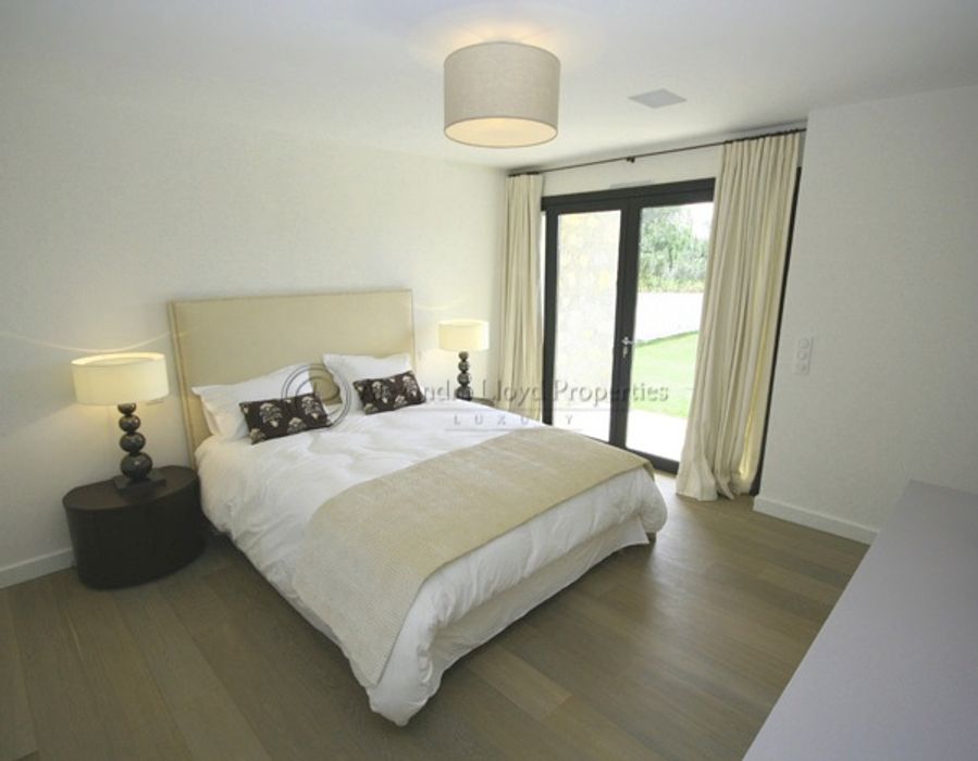 Contemporary villa with sea views, walking distance to Mougins Village 5