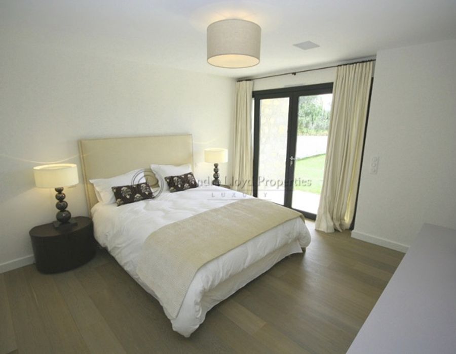 Contemporary villa with sea views, walking distance to Mougins Village 5