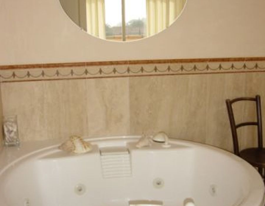 Neo Provencal villa on the West side of Cap d'Antibes 5