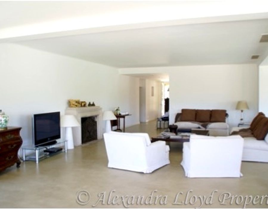 Beautiful property close to the Plage des Salins in Saint Tropez 4