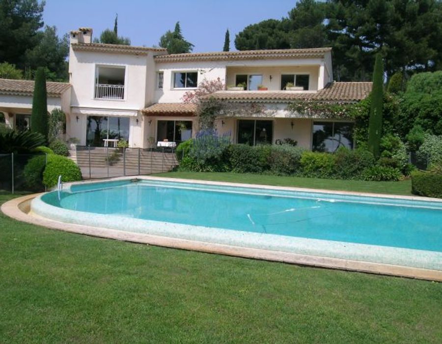 Great property in a quiet domain. 5