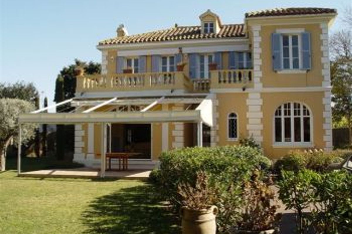 Lovely Italian styled property at 10mn walk to the Place des Lices