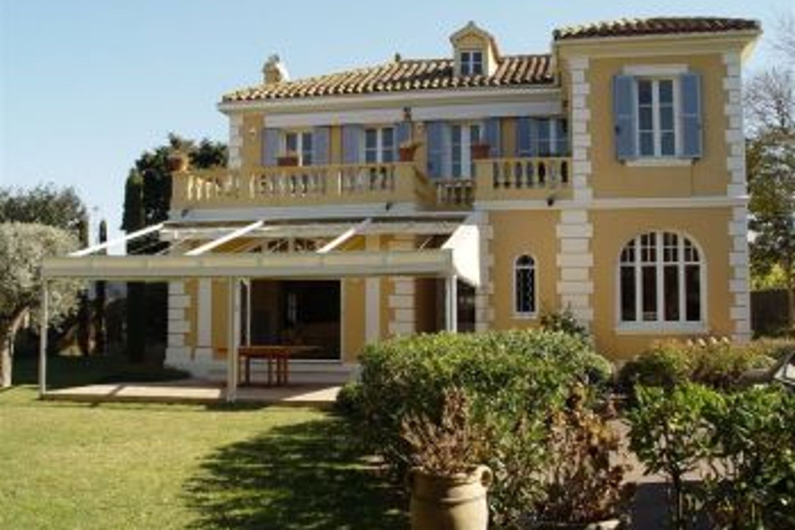 Lovely Italian styled property at 10mn walk to the Place des Lices