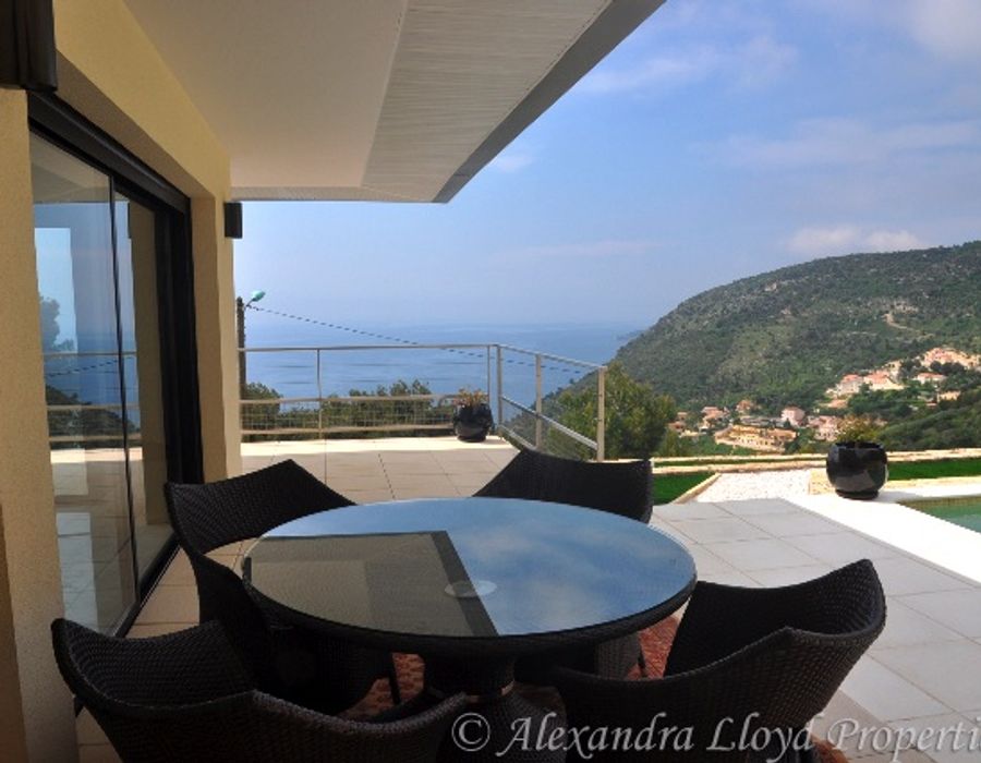 Wonderful property located in a private domain in Saint Laurent d'Eze 5