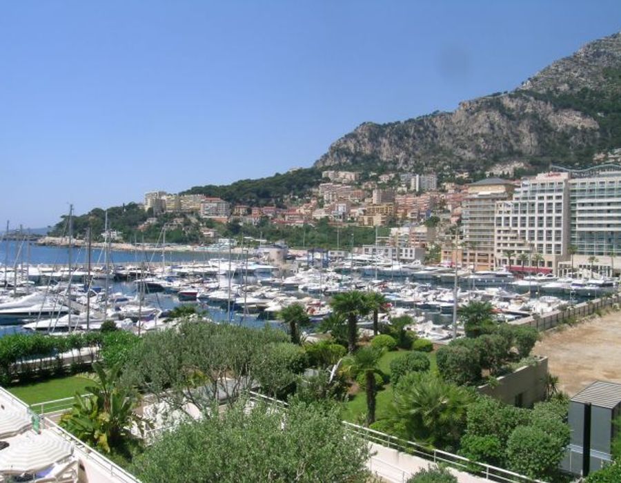 A stunning apartment in the heart of Fontvieille. 6