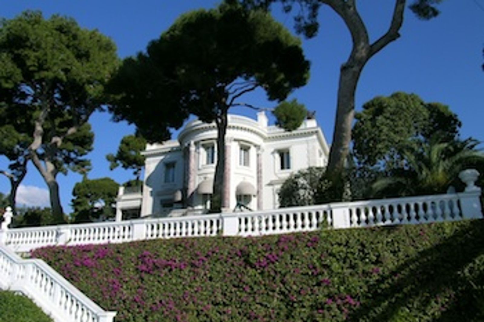 Magnificent waterfront demeure on the Cap Martin