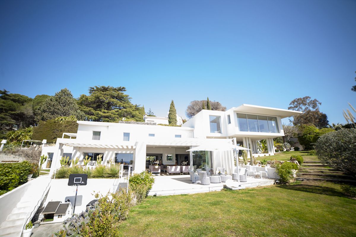 A stunning property for rent in Cannes La Croix des Gardes