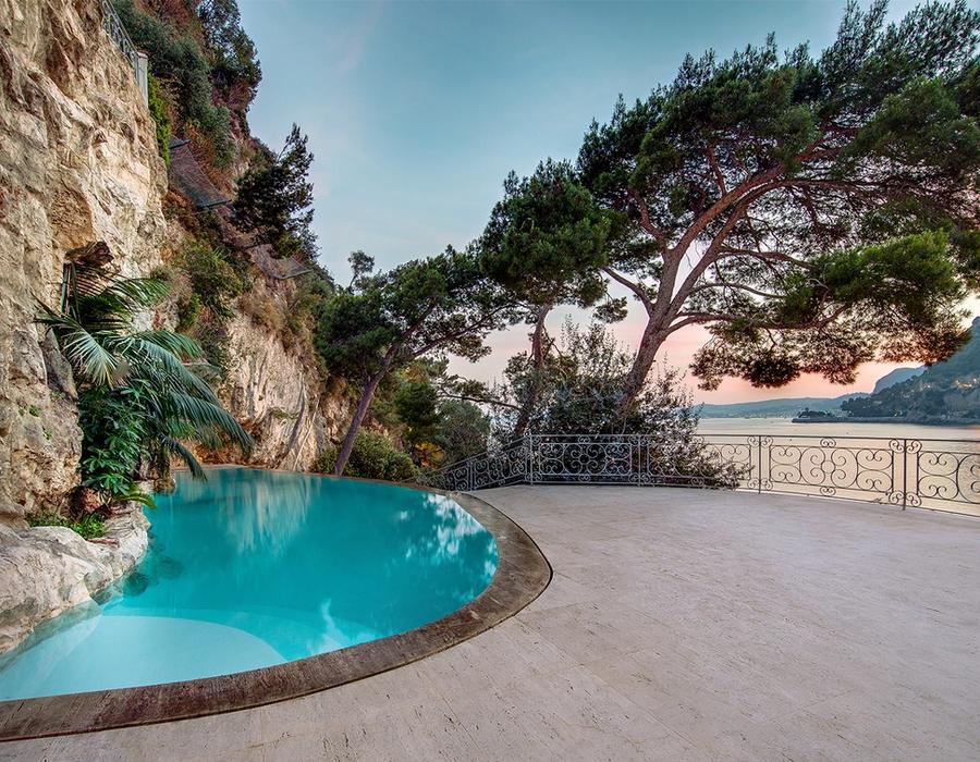 Stunning water front villa for rent and sale in Cap d'Ail 3