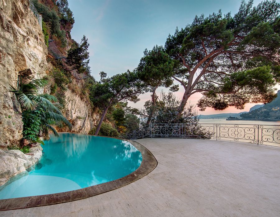 Stunning water front villa for rent and sale in Cap d'Ail 3