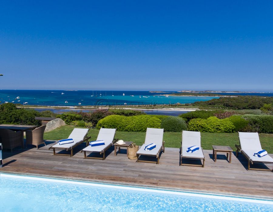 An amazing location and a fabulous house located inside the Domaine de Sperone 5