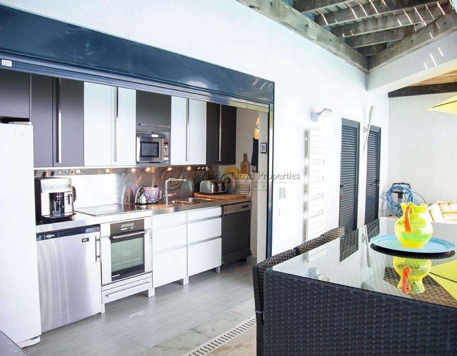 Magnificent contemporary property with stunning views, located in Eze Bord de Mer 6