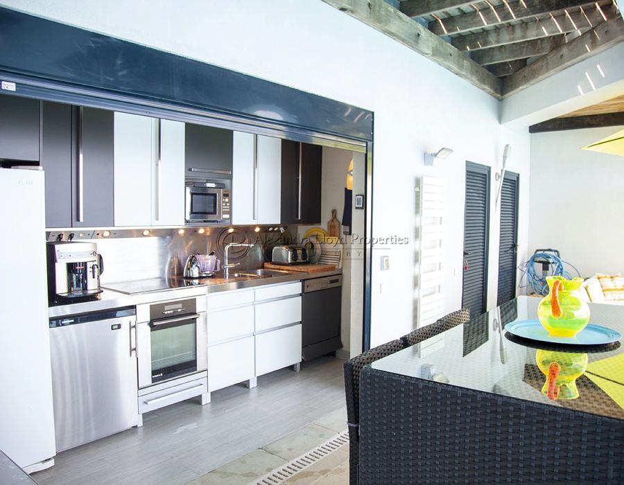 Magnificent contemporary property with stunning views, located in Eze Bord de Mer 6