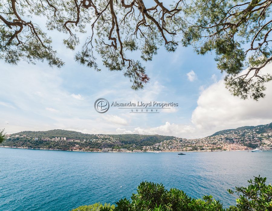 Cap Ferrat luxury! Stunning property for rent, walking distance from the beach 1