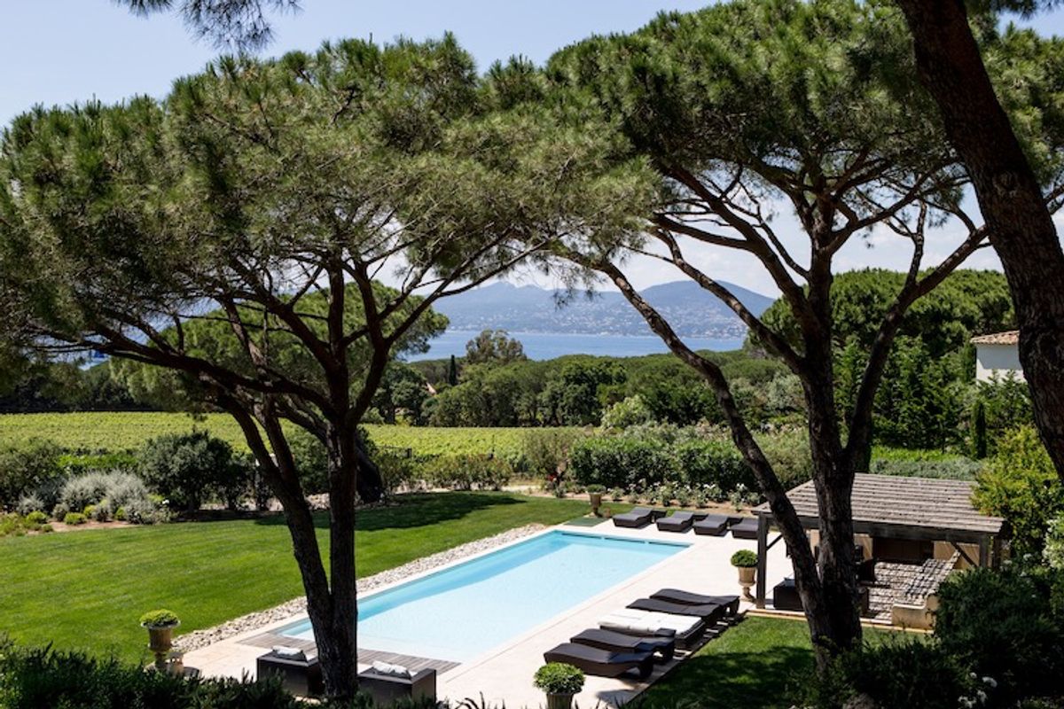 Charming 8-Bedroom Neo-Provencal Villa with Beautiful Views for Rent in Les Parcs de Saint-Tropez