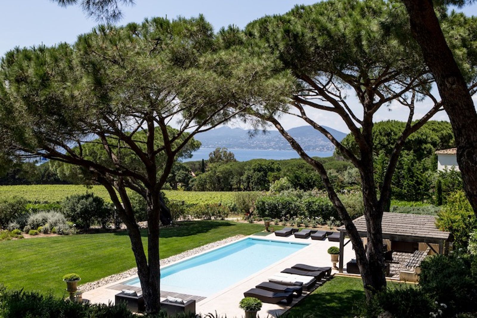 Charming 8-Bedroom Neo-Provencal Villa with Beautiful Views for Rent in Les Parcs de Saint-Tropez