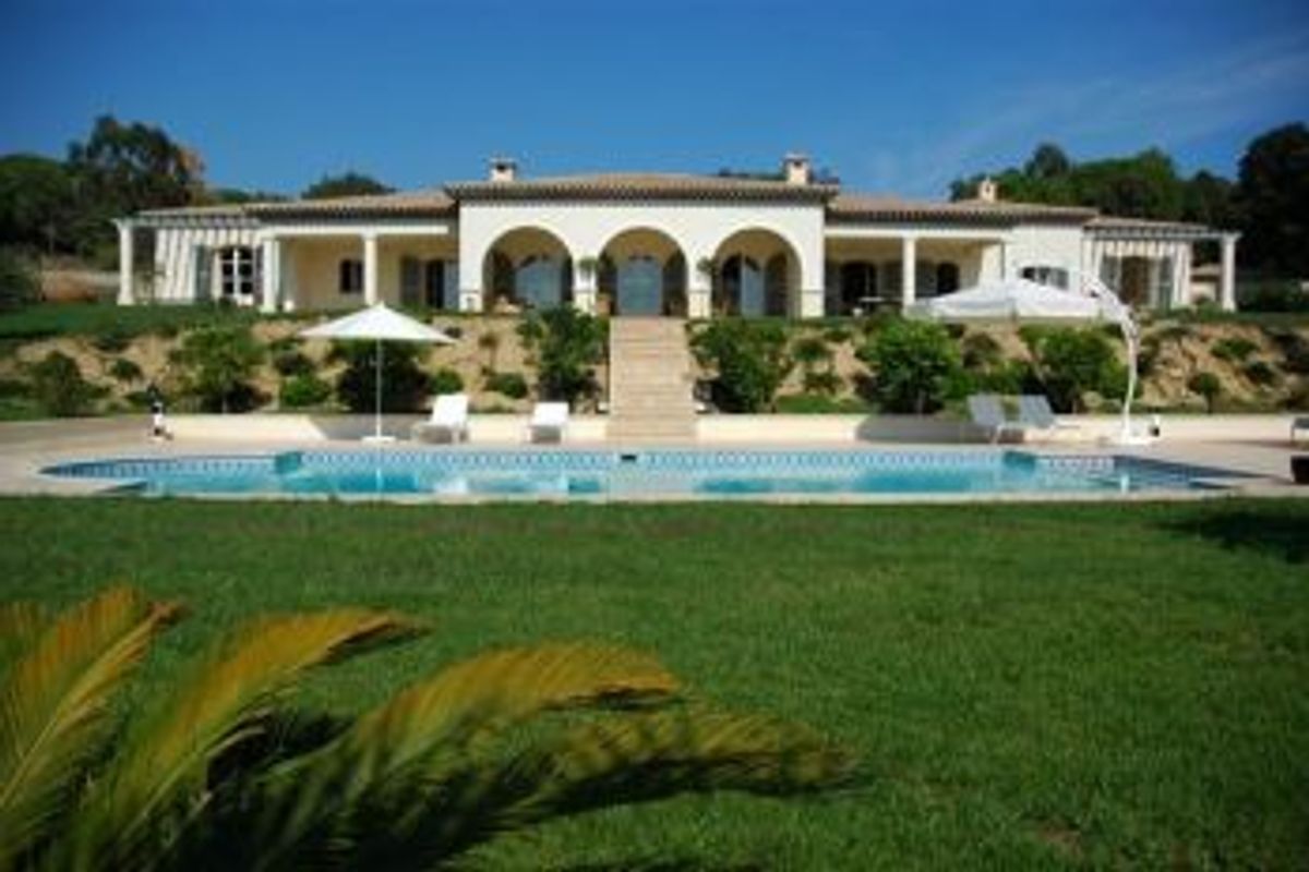 A well positioned property close to Saint Tropez village and beaches