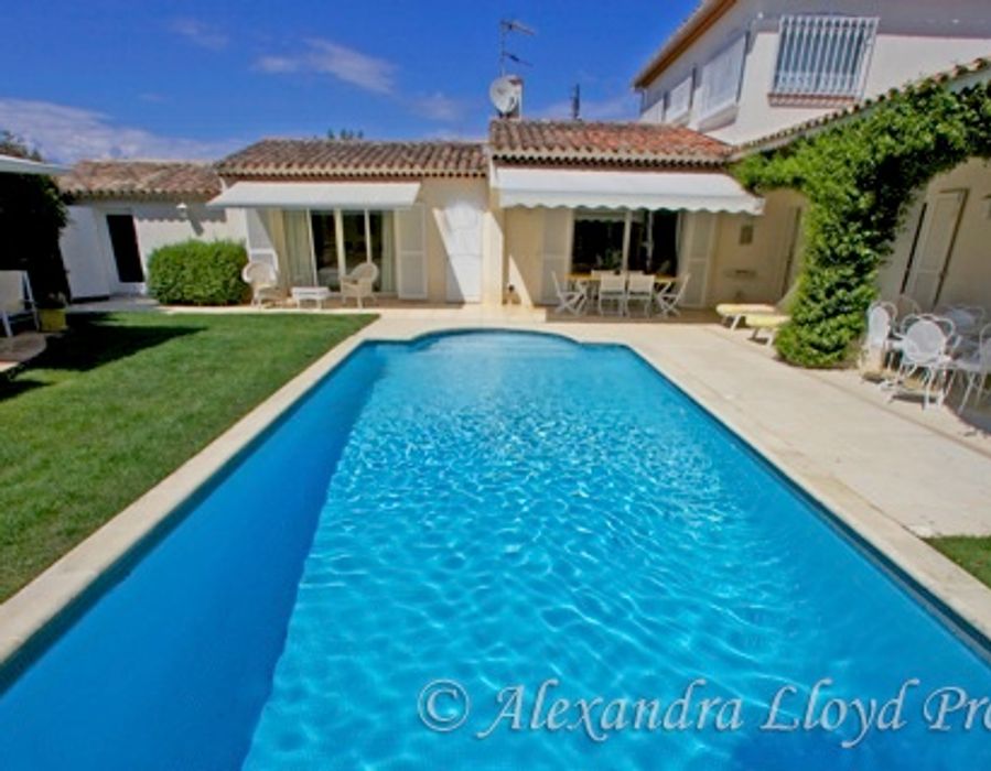 Charming village house in the heart of Saint Tropez 2