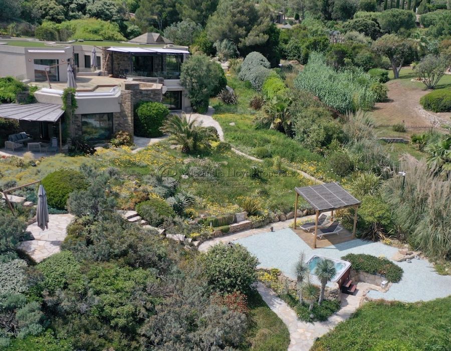 Water front villa in La Reserve de Ramatuelle  3