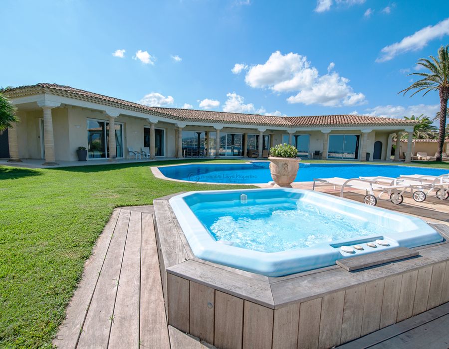 Stunning waters edge properties at the entrance of Saint Tropez 1