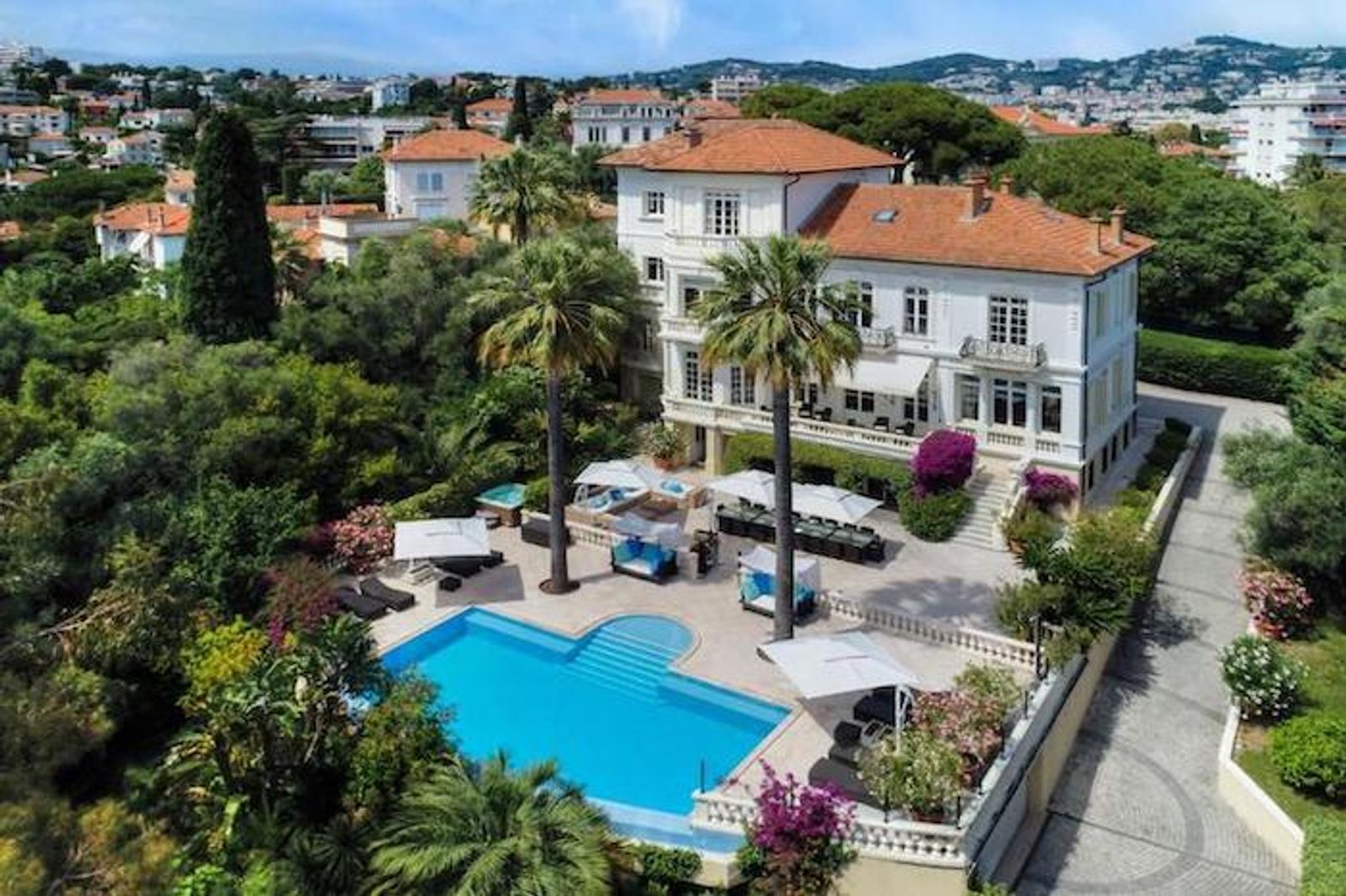 Belle Epoque Villa within walking distance to the Palais de Festival