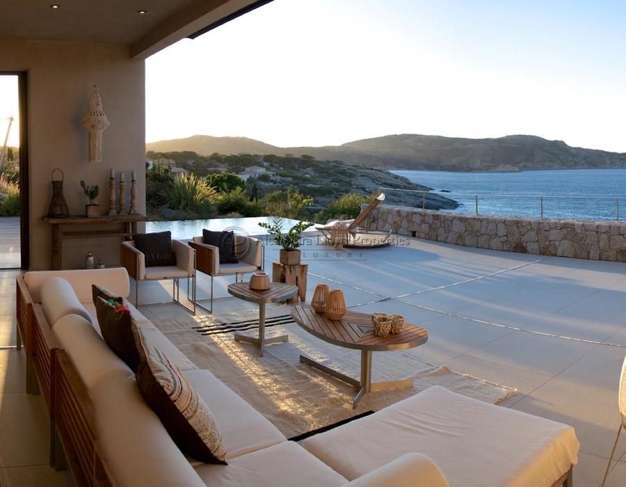 A magnificent contemporary villa in Calvi, North Corsica 4