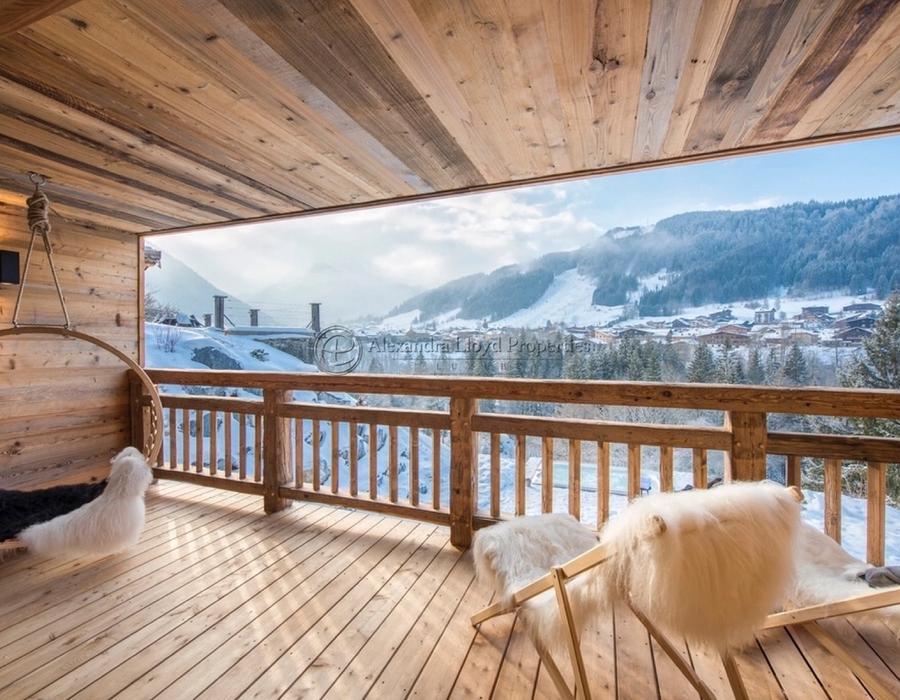Morzine, French Alps, a spectacular chalet for rent  3