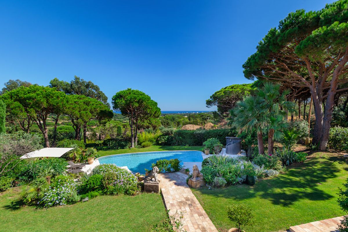 Fantastic property with sea views over the bay of Pampelonne