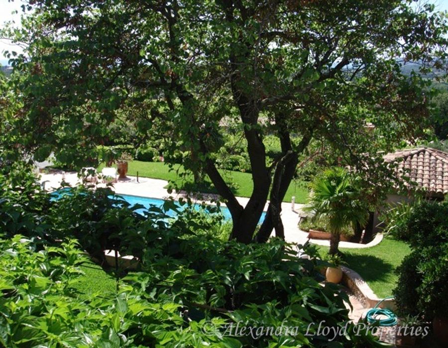 A lovely Provencal property in the Sainte Anne area of Saint Tropez 2