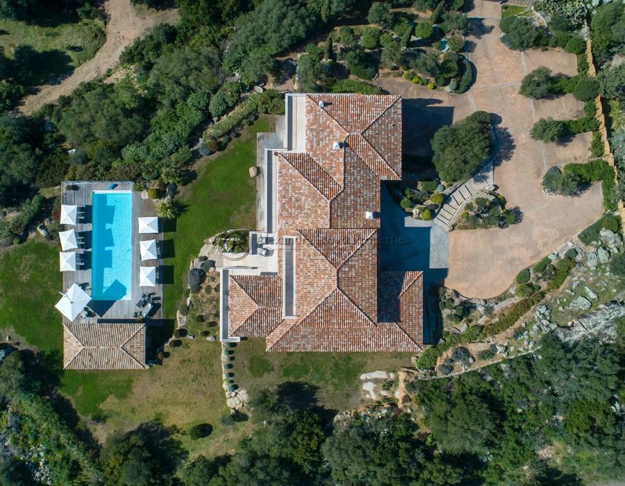 A fabulous eight bedroom villa for rent in Saint Cyprien, South Corsica 6