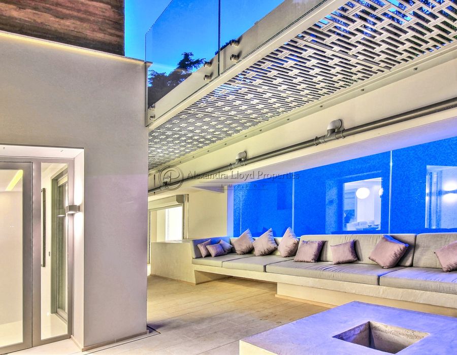 Eze Bord de Mer, a Contemporary Villa for rent 3