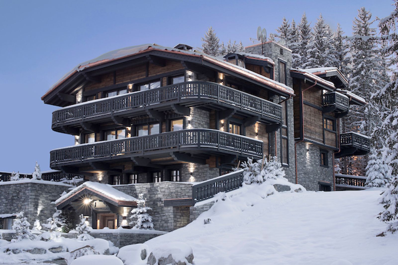Fabulous Courchevel - Ski in ski out - an exceptional chalet for rent
