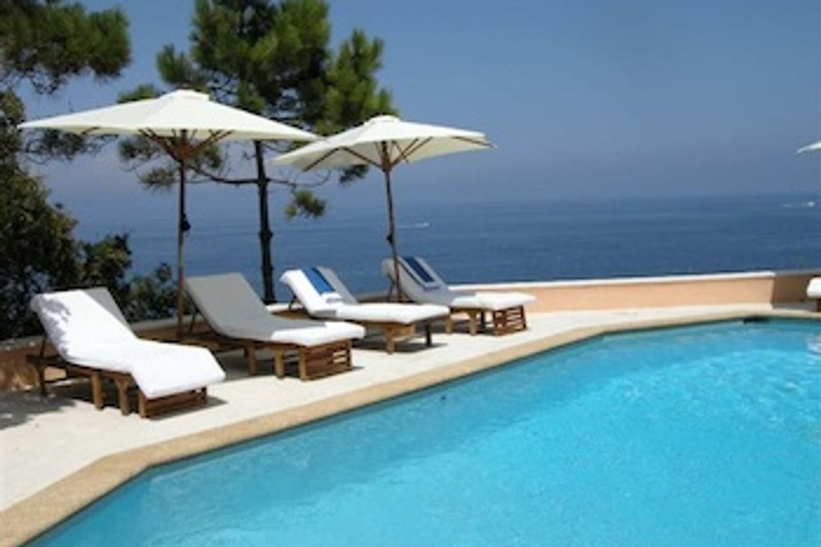 Waters edge property in Les Parcs de Saint Tropez