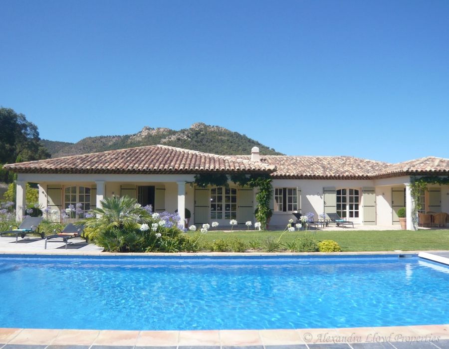 A superbly decorated property just outside Plan de la Tour 3