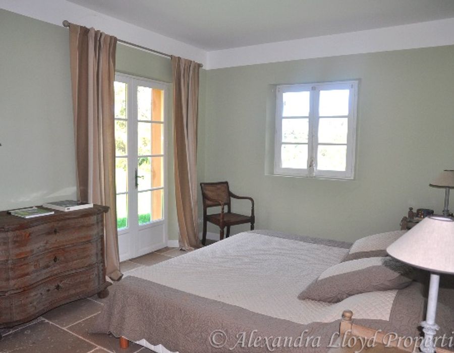 A wonderful newly built villa located in the \"Domaine de la Vallee\" in Gigaro. 4