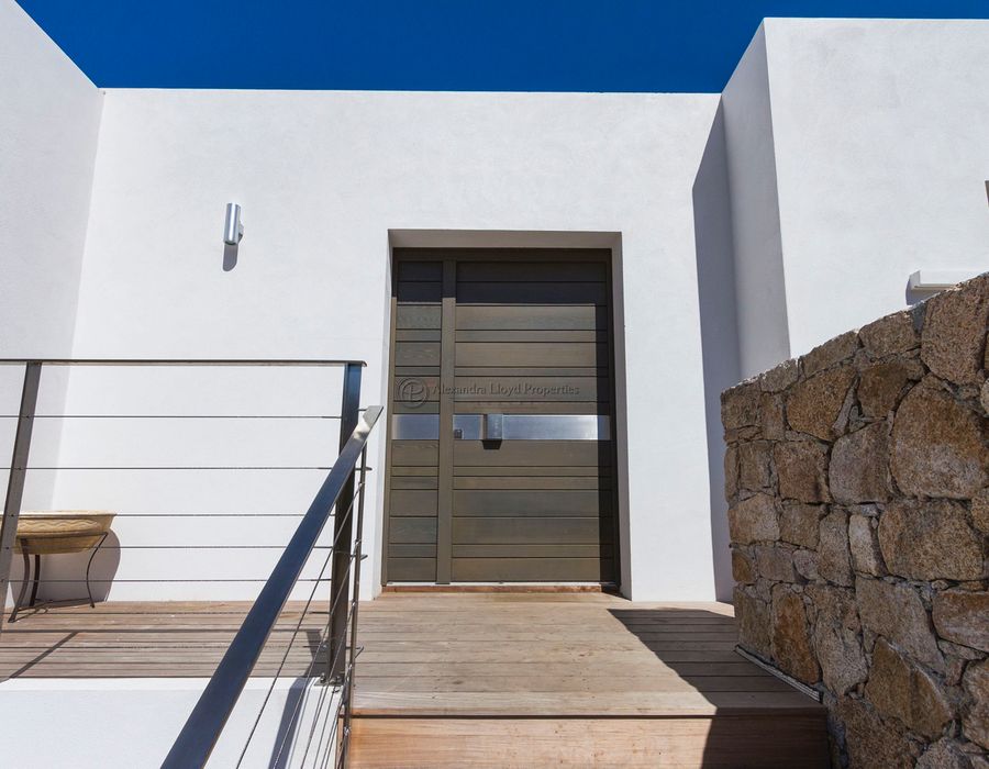 Modern villa built in 2015 overlooking the Citadelle in Calvi, North Corsica 4