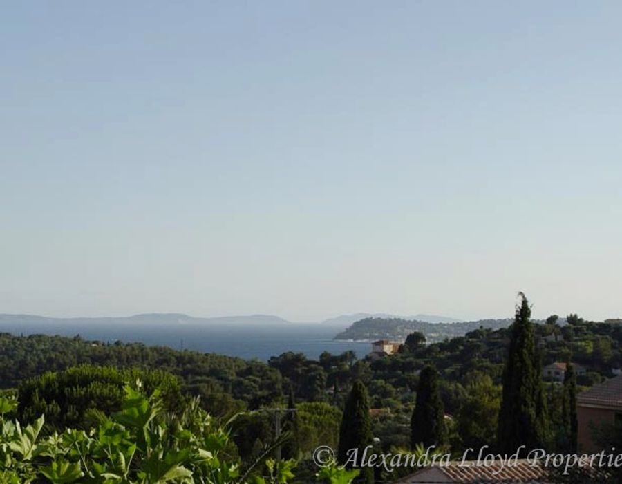 Stunning villa with sea views located in La Croix Valmer 6