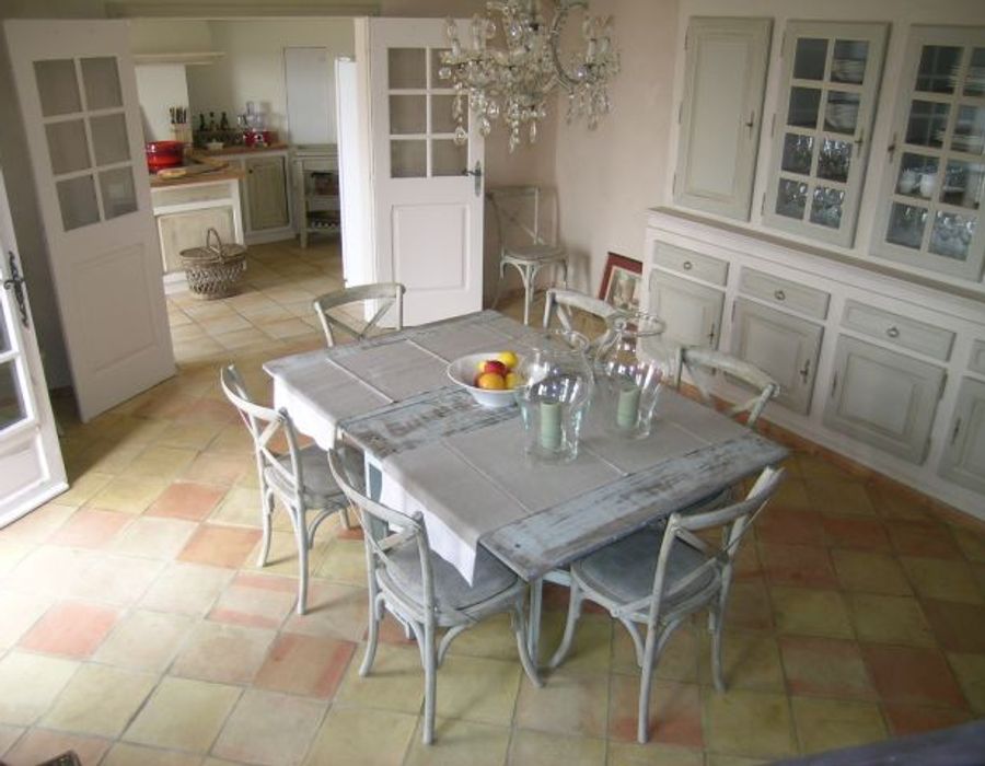 A fully renovated néo-provençal style stone mas in Grasse 3