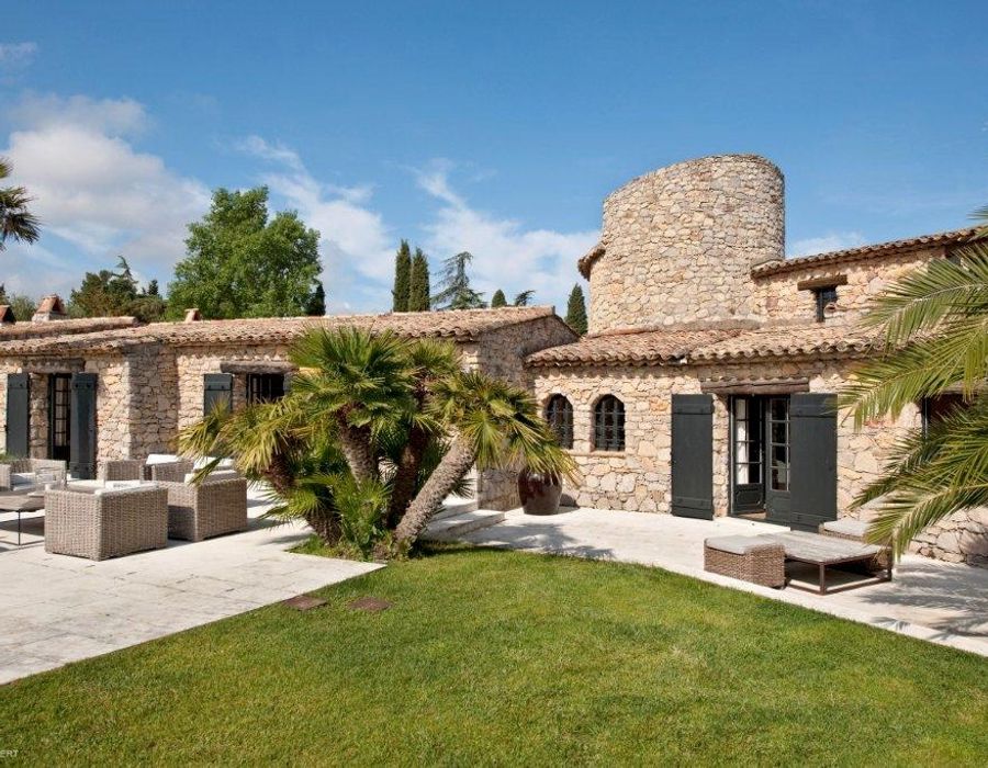 Only a few minutes from the village and Pampelonne beaches 3