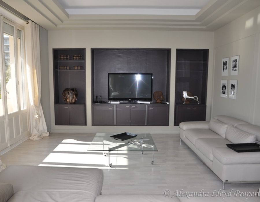 An excellent location, a step from La Croisette in Cannes 1