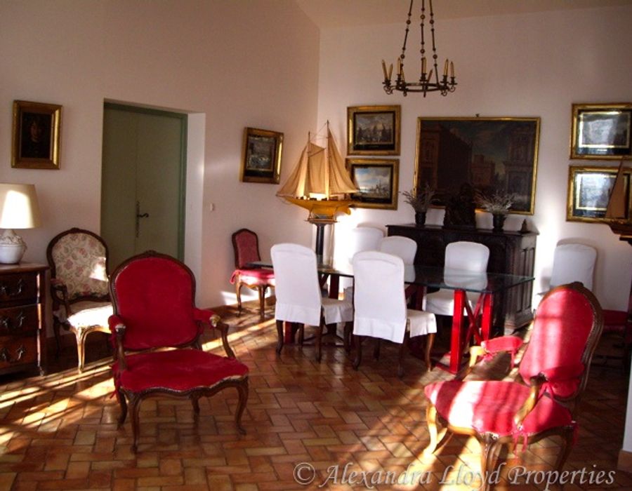 Located on the Villefranche hill with wonderful views over the Cap Ferrat 6