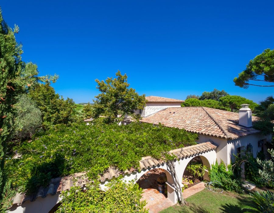 Fantastic property with sea views over the bay of Pampelonne 5