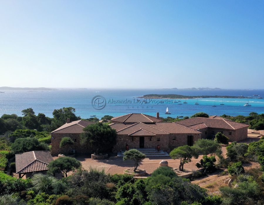 Wonderful villa for rent in Piantarella, Sperone, South Corsica 5
