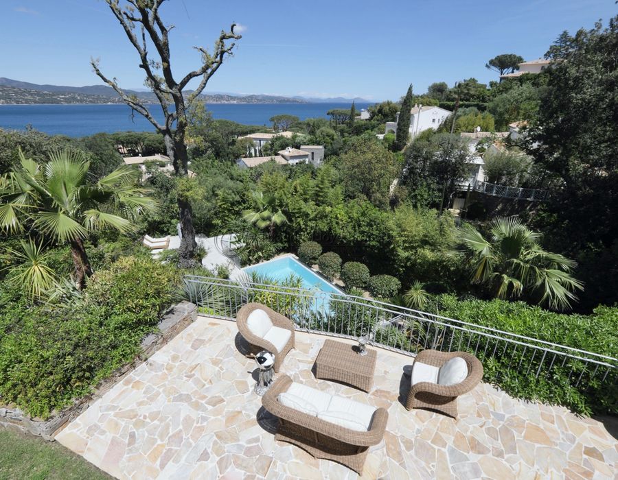 Fabulous newly renovated property in the Sinopolis domaine, close to Saint Tropez 2