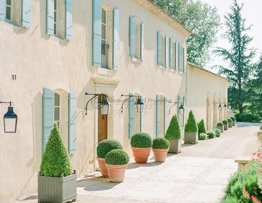 An Exceptional Private Estate close to Avignon 5