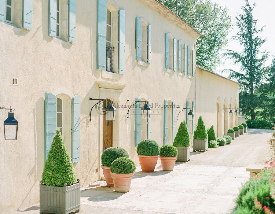 An Exceptional Private Estate close to Avignon 5