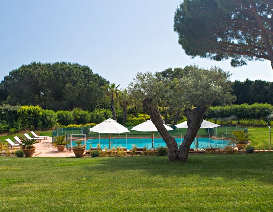 Elegant villa in Les Parcs de Saint Tropez  4
