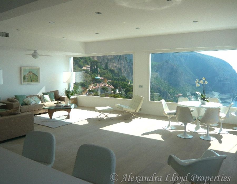 A recently renovated property located in the residential area of Eze 1